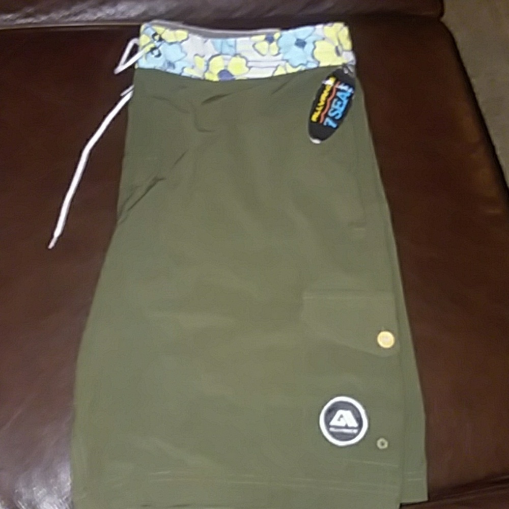 Bnwt Allyance size 34 swim trunks surf shorts,.